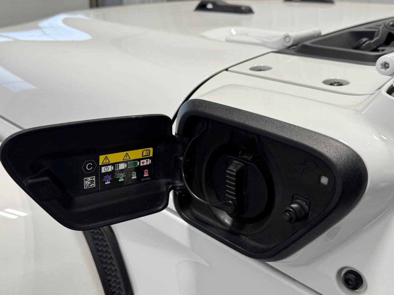 Used 2022 Jeep Wrangler Unlimited Sahara w/ Cold Weather Group image 9