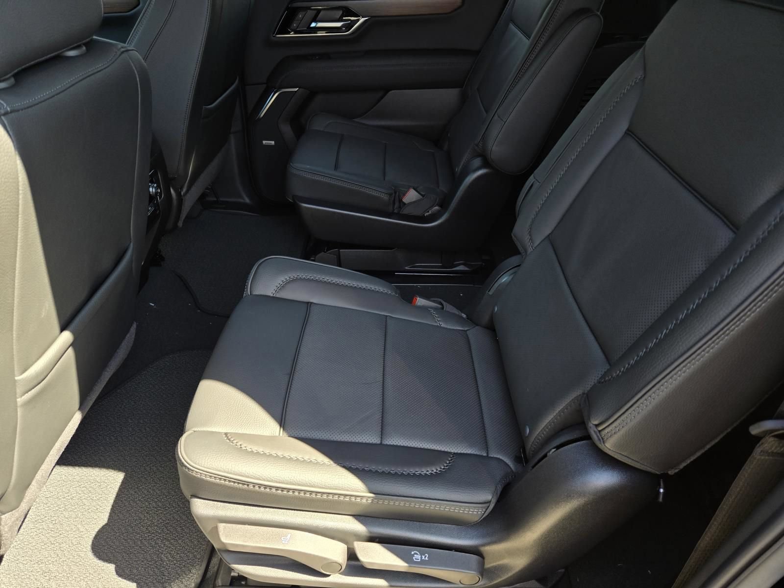 New 2026 GMC Yukon XL Denali w/ Sun & Power Step Package AWD/4WD image 4