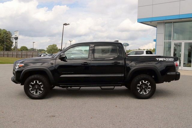 Used 2023 Toyota Tacoma TRD Off-Road w/ Technology Package AWD/4WD image 4