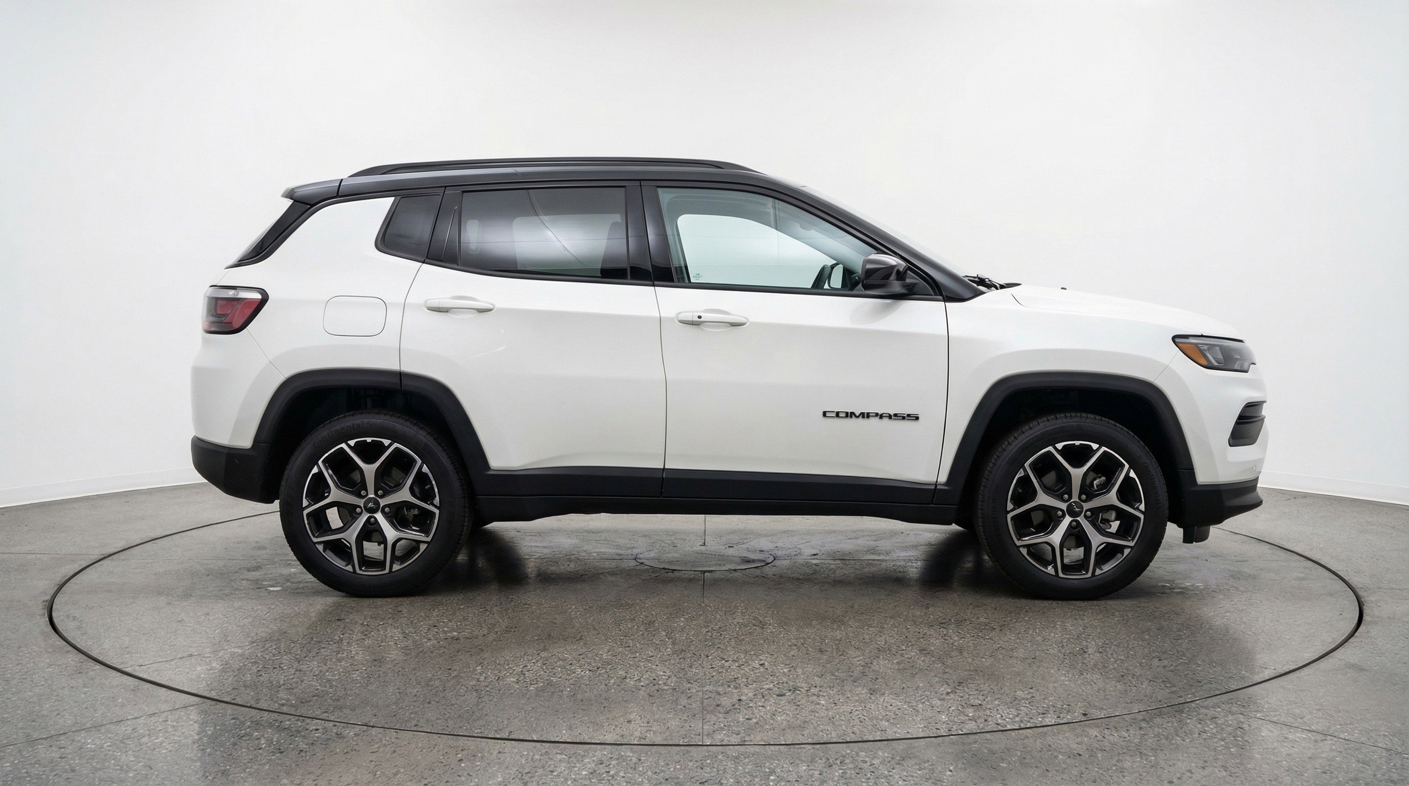 Used 2025 Jeep Compass Limited image 11