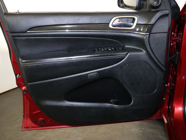 Used 2014 Jeep Grand Cherokee Overland w/ Advanced Technology Group AWD/4WD image 26