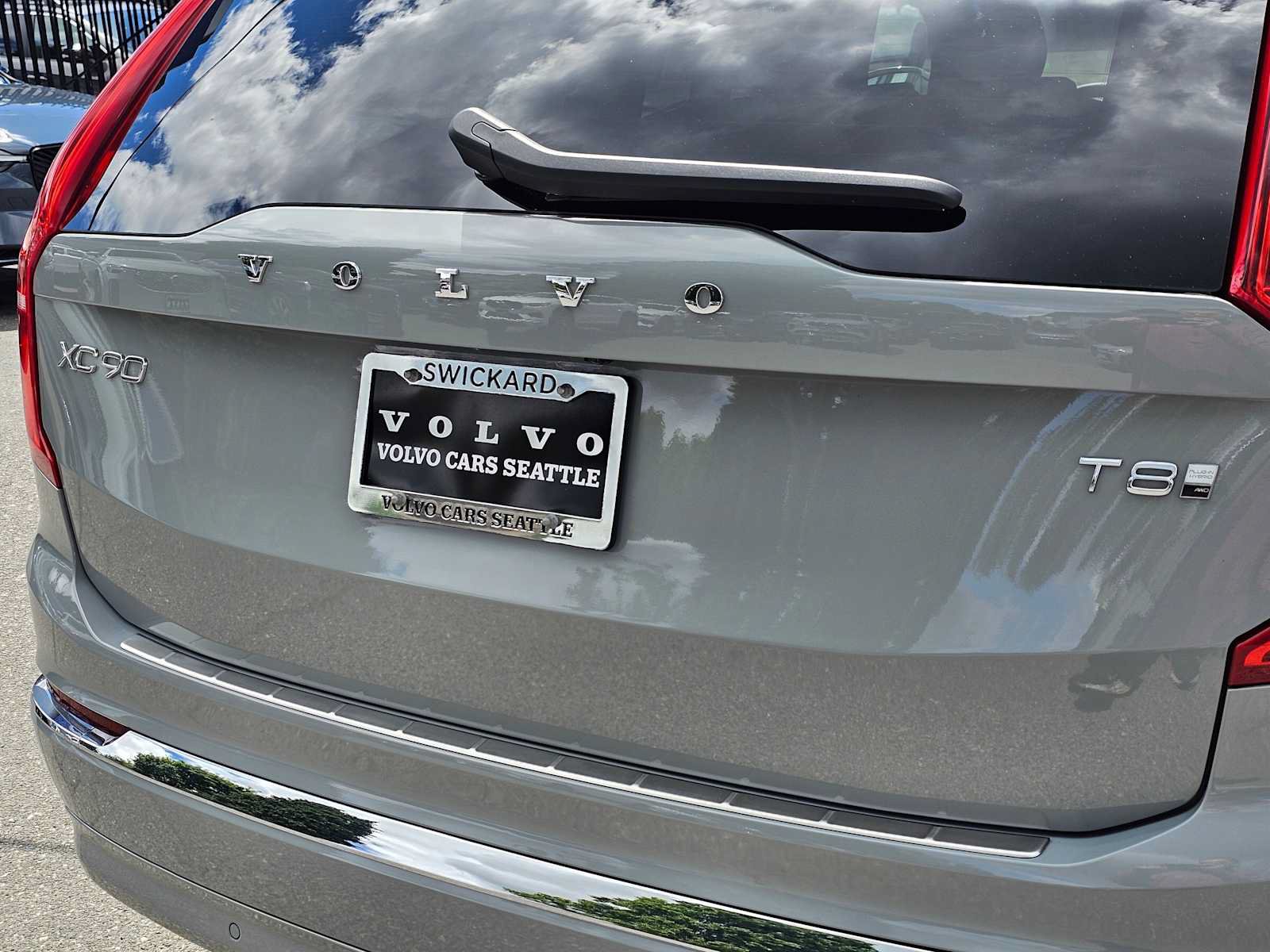 Certified 2025 Volvo XC90 T8 Plus w/ Protection Package Premier AWD/4WD image 15