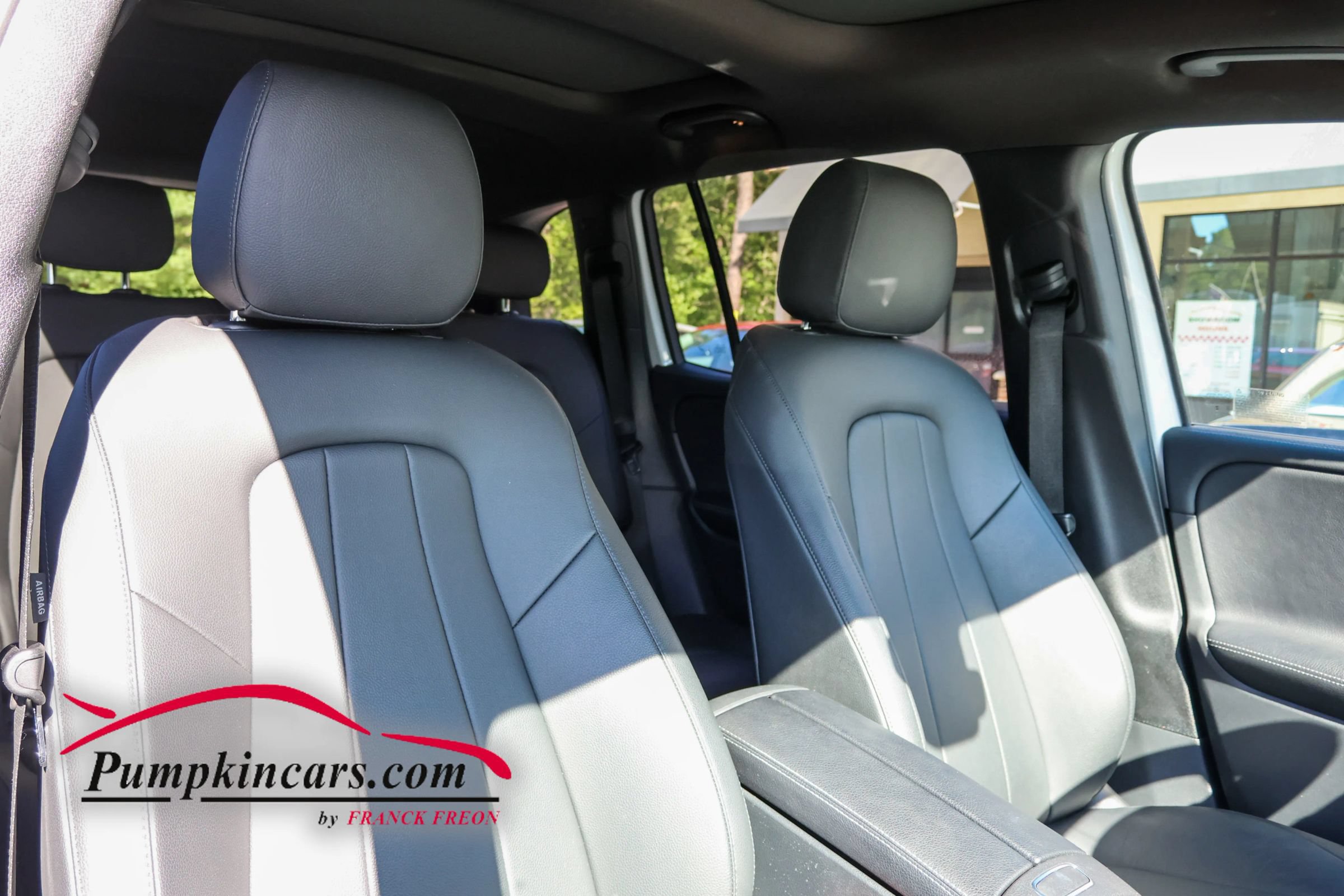Used 2023 Mercedes-Benz GLB 250 4MATIC w/ Premium Package image 25
