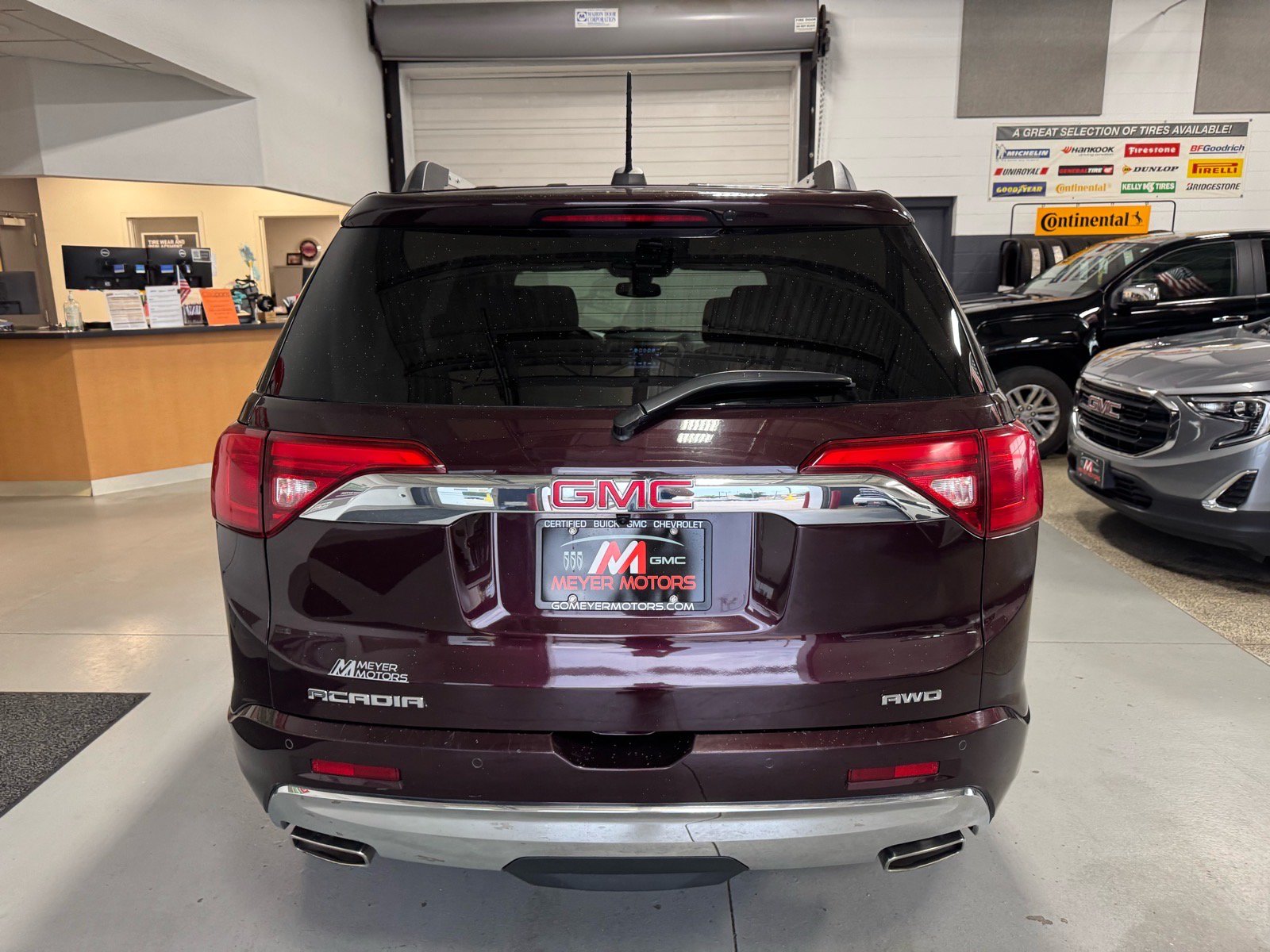 Used 2017 GMC Acadia Denali w/ Technology Package AWD/4WD image 6
