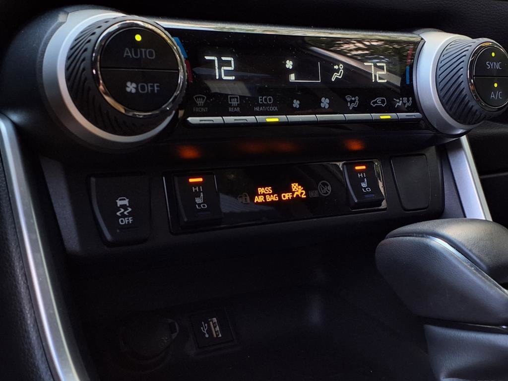Used 2024 Toyota RAV4 SE image 21