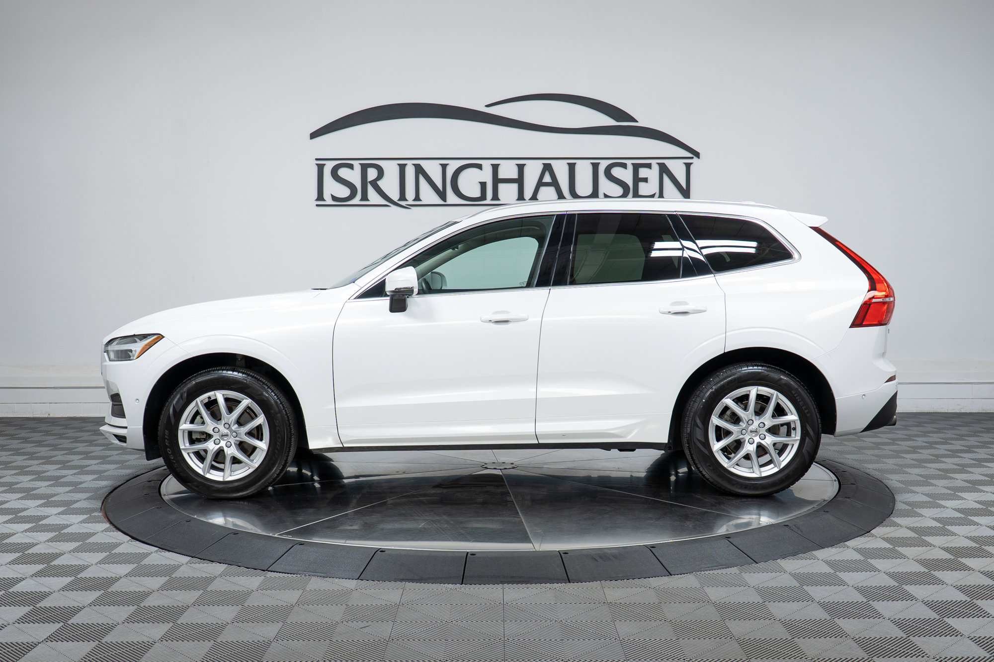 Used 2018 Volvo XC60 T5 Momentum w/ Convenience Package image 8