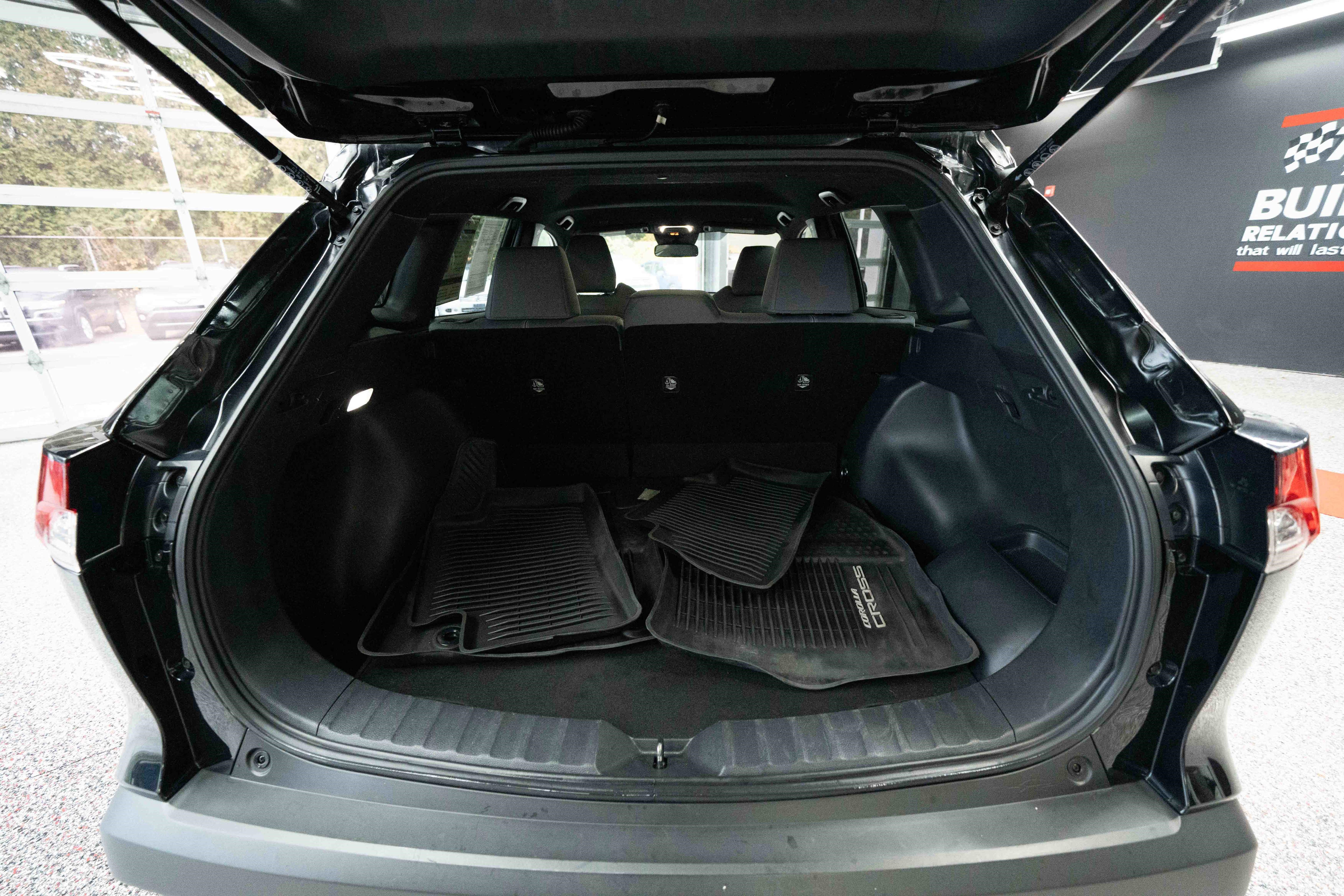 Used 2023 Toyota Corolla Cross SE image 28