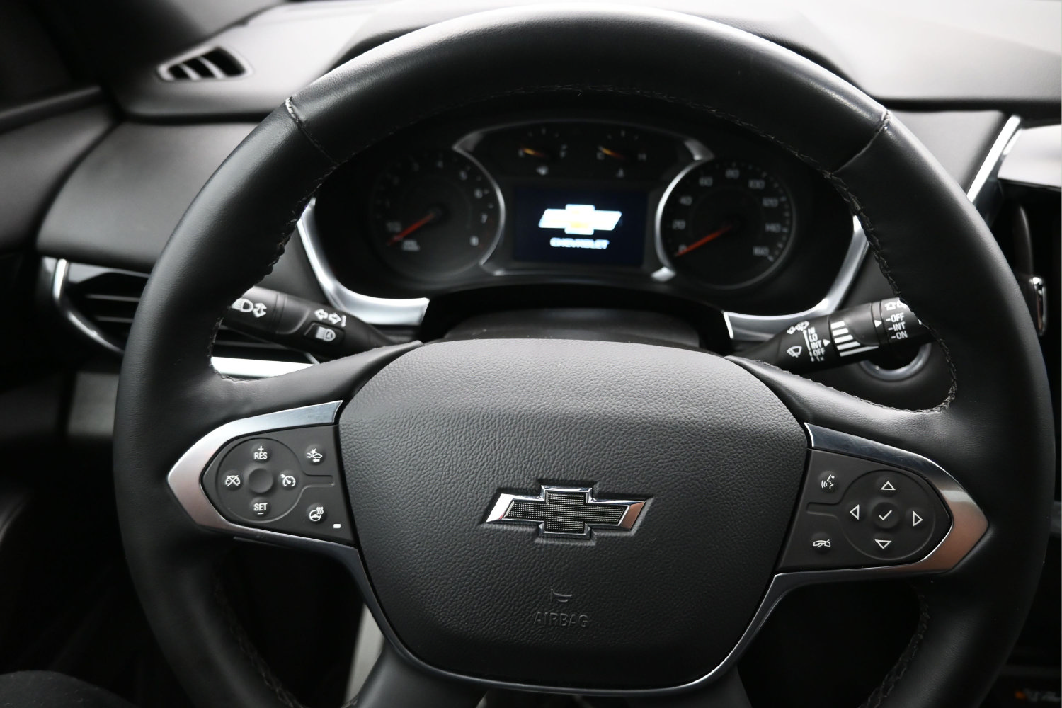 Used 2023 Chevrolet Traverse RS AWD/4WD image 15