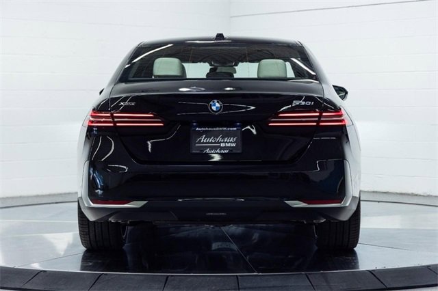 New 2026 BMW 530i xDrive w/ Premium Package image 10