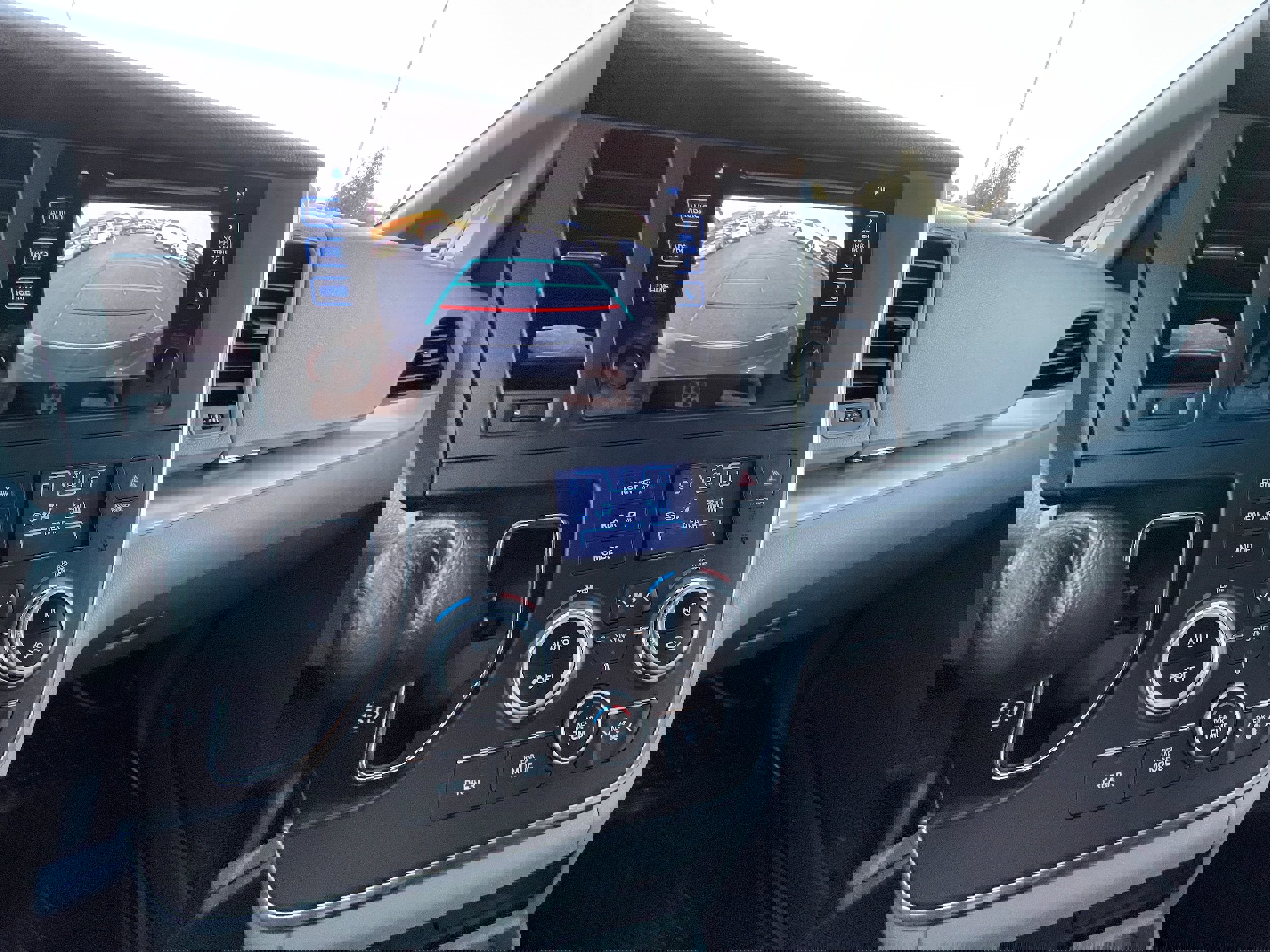 Used 2015 Toyota Sienna LE image 19