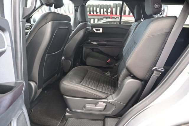 Used 2020 Ford Explorer XLT w/ Comfort Package AWD/4WD image 12