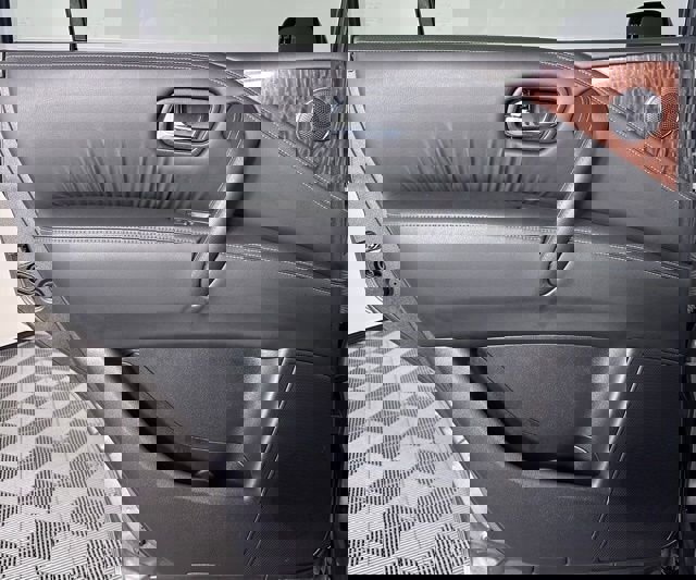 Used 2017 Nissan Armada SL w/ Moonroof Package image 21