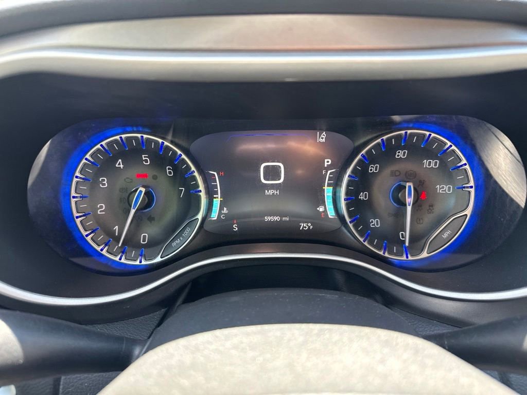 Used 2023 Chrysler Pacifica Touring-L FWD image 19