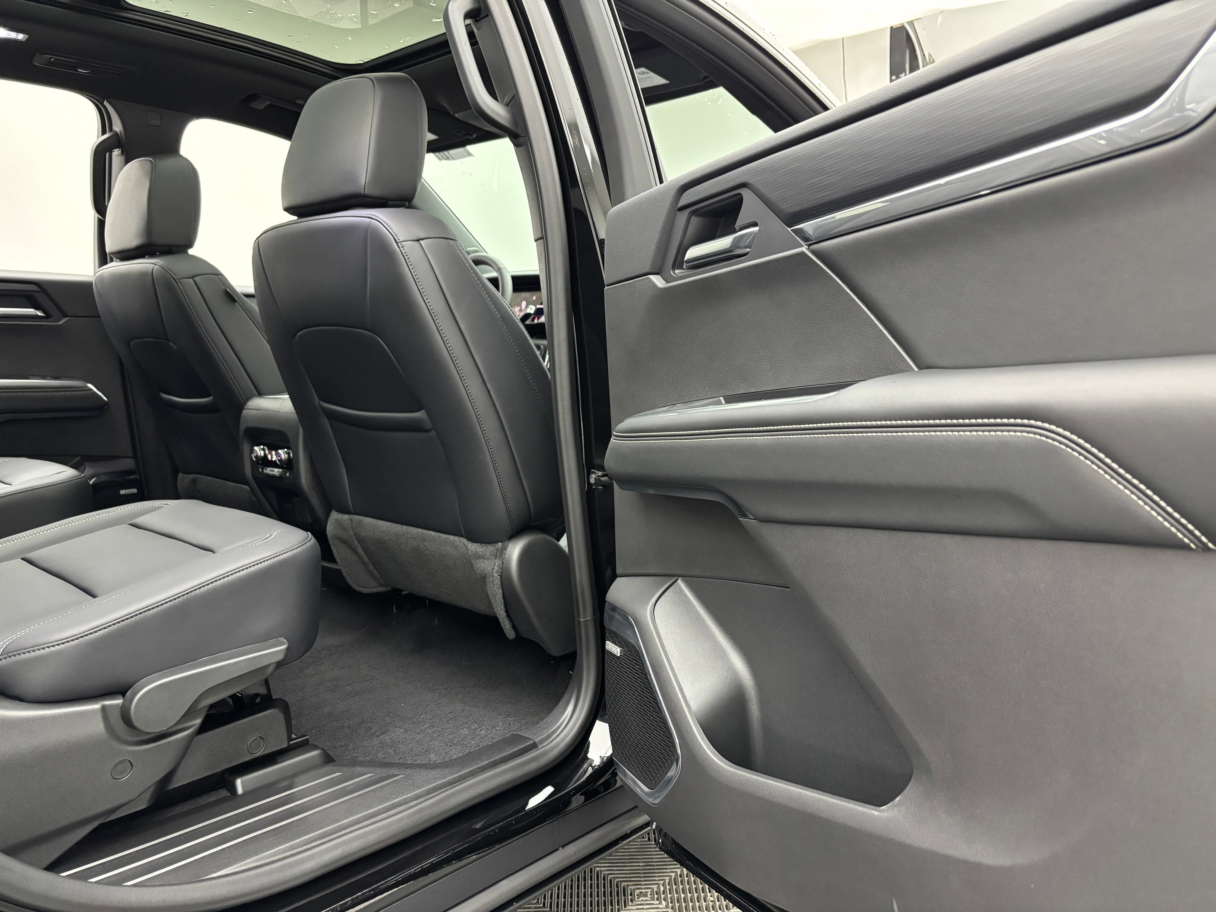 New 2027 GMC Acadia Elevation w/ Black Edition AWD/4WD image 38