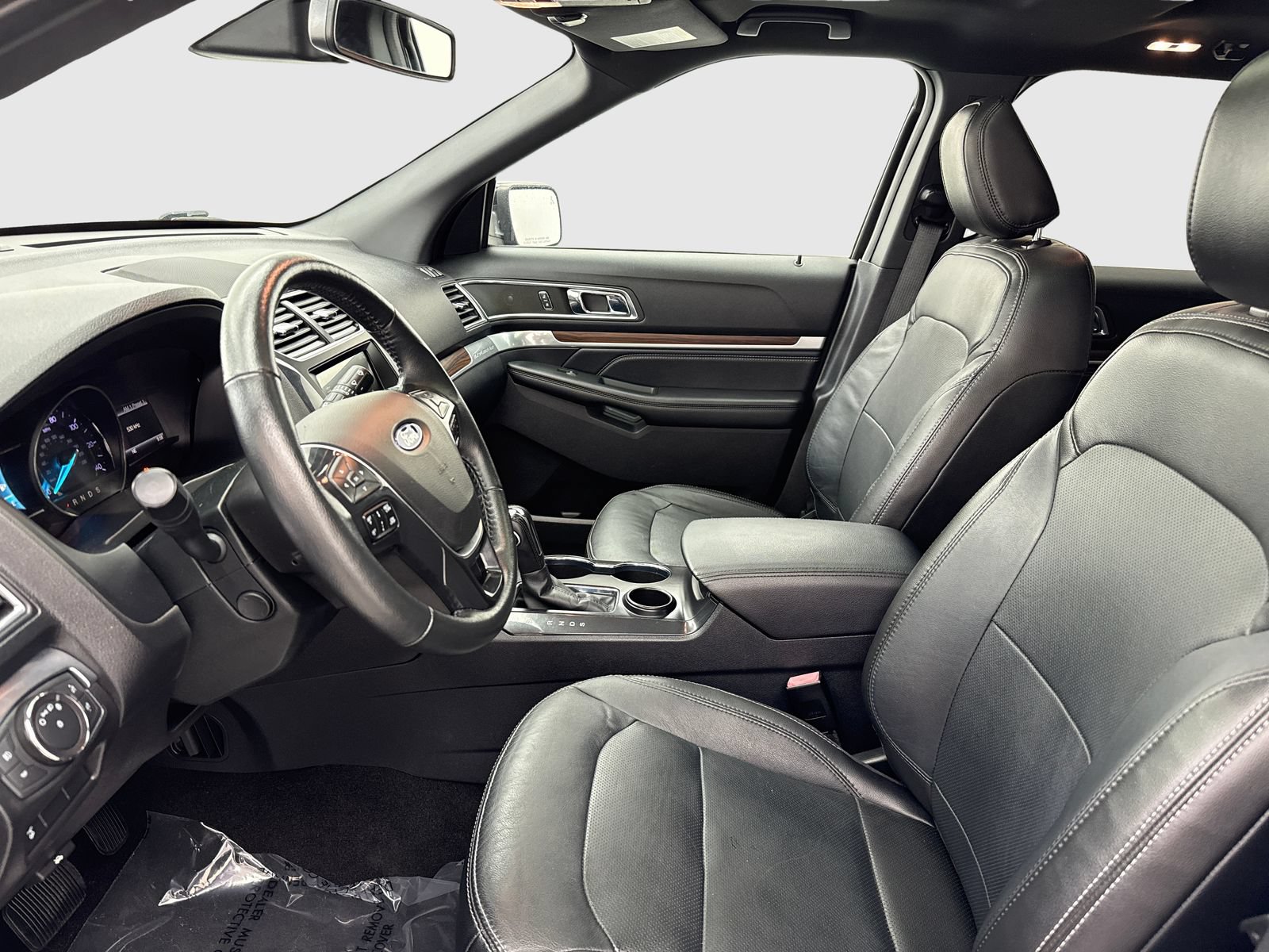 Used 2018 Ford Explorer Limited w/ Ford Safe & Smart Package FWD image 17