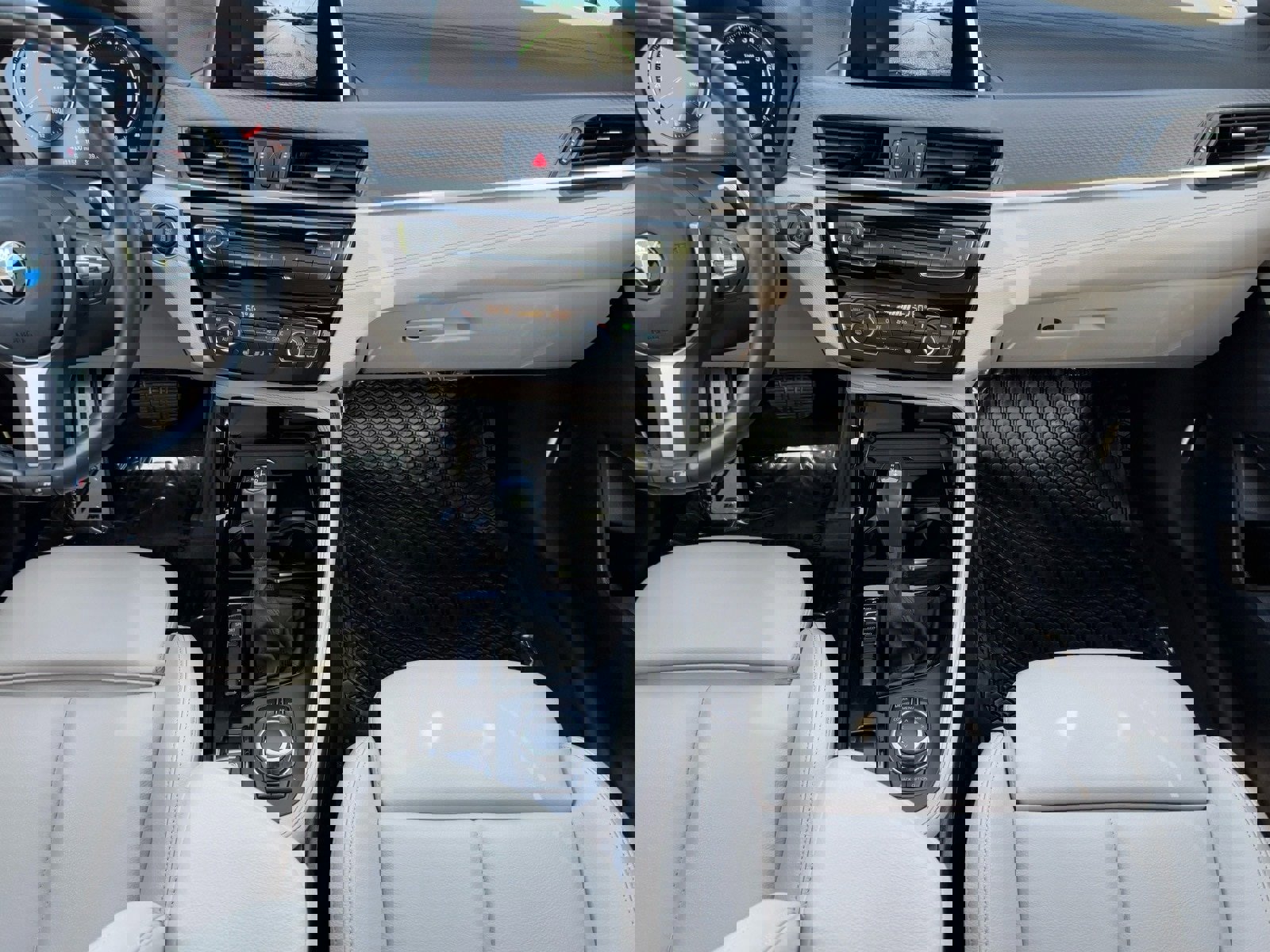 Used 2018 BMW X2 sDrive28i w/ M SportX Package image 14