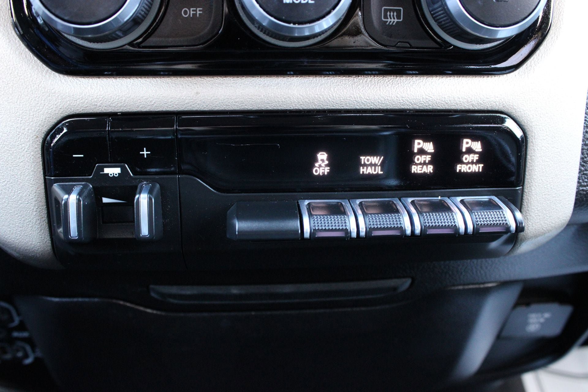 Used 2019 RAM 1500 Laramie AWD/4WD image 39