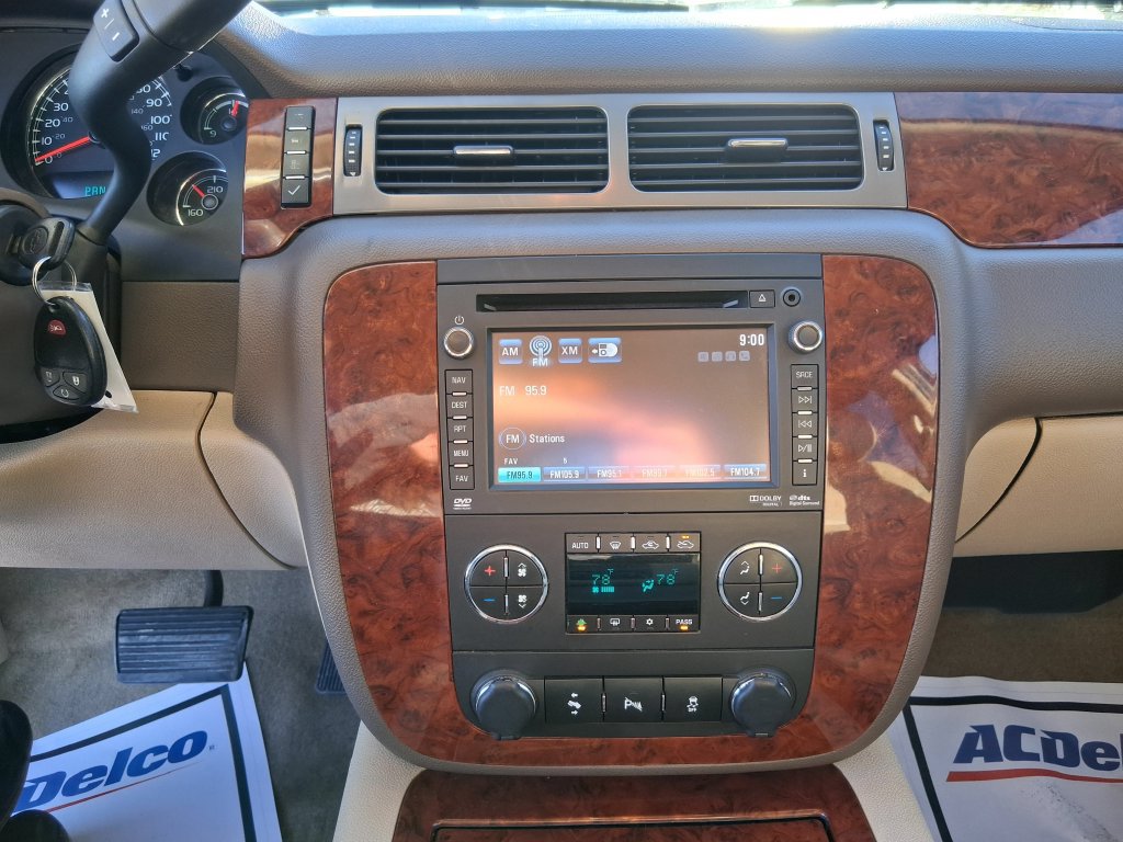 Used 2012 Chevrolet Avalanche LTZ AWD/4WD image 25