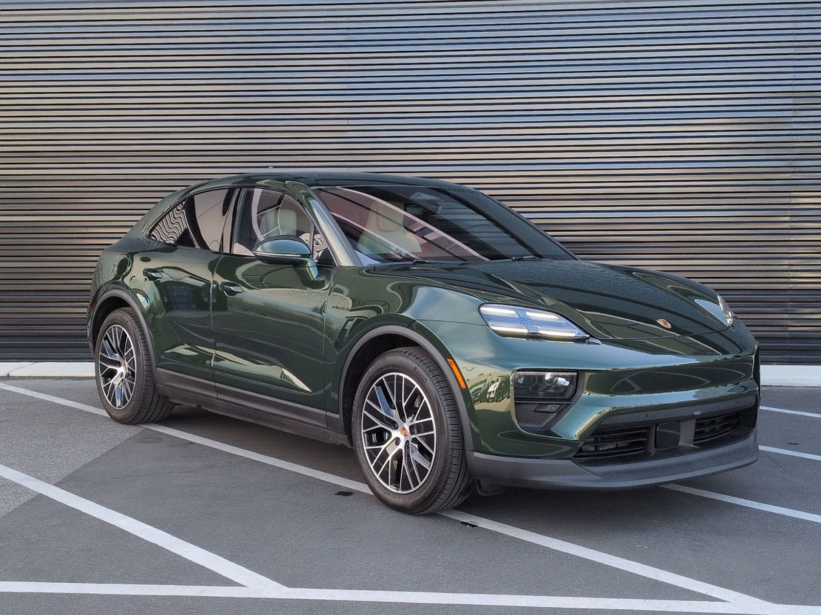Certified 2025 Porsche Macan Electric image 7