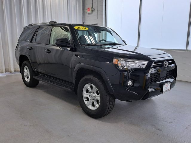 Used 2024 Toyota 4Runner SR5 AWD/4WD image 4