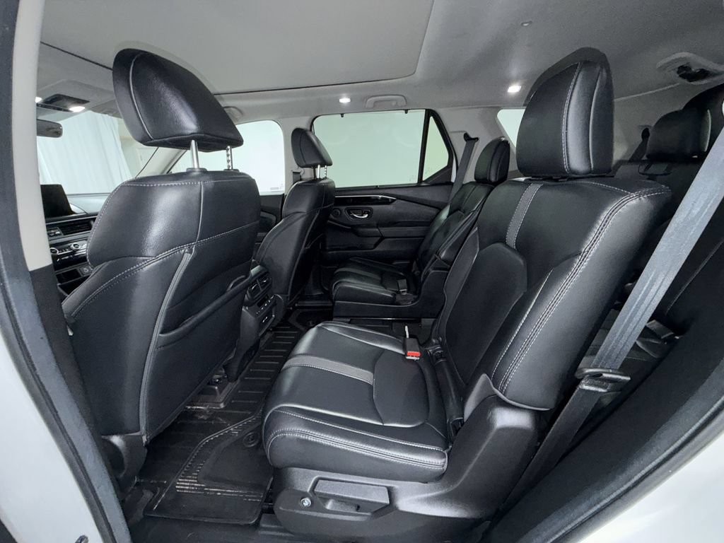 Used 2024 Honda Pilot Touring image 15