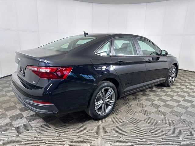 Used 2023 Volkswagen Jetta SE image 3