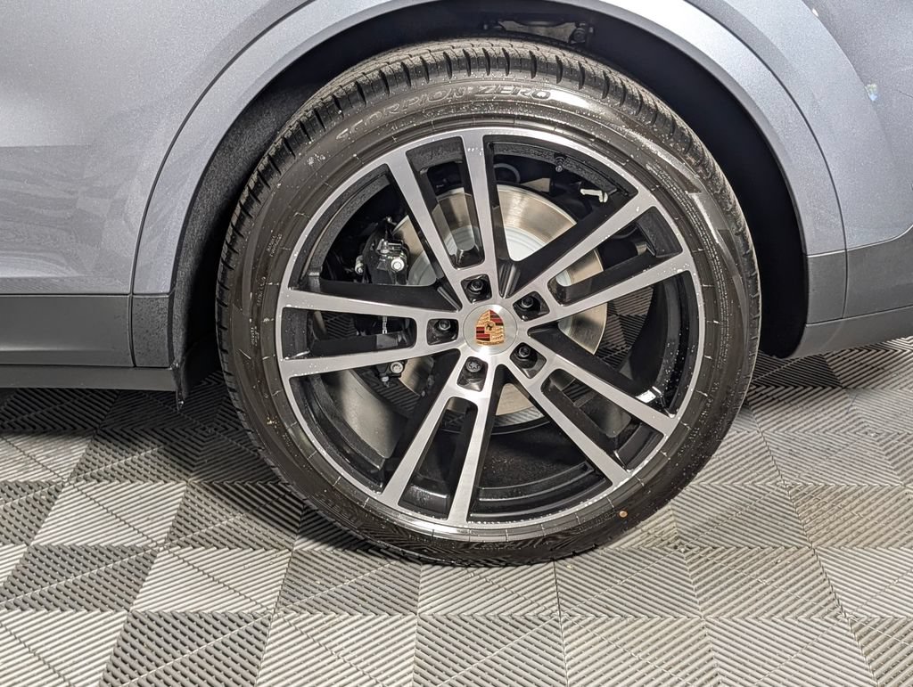 New 2026 Porsche Cayenne E-Hybrid AWD/4WD image 12