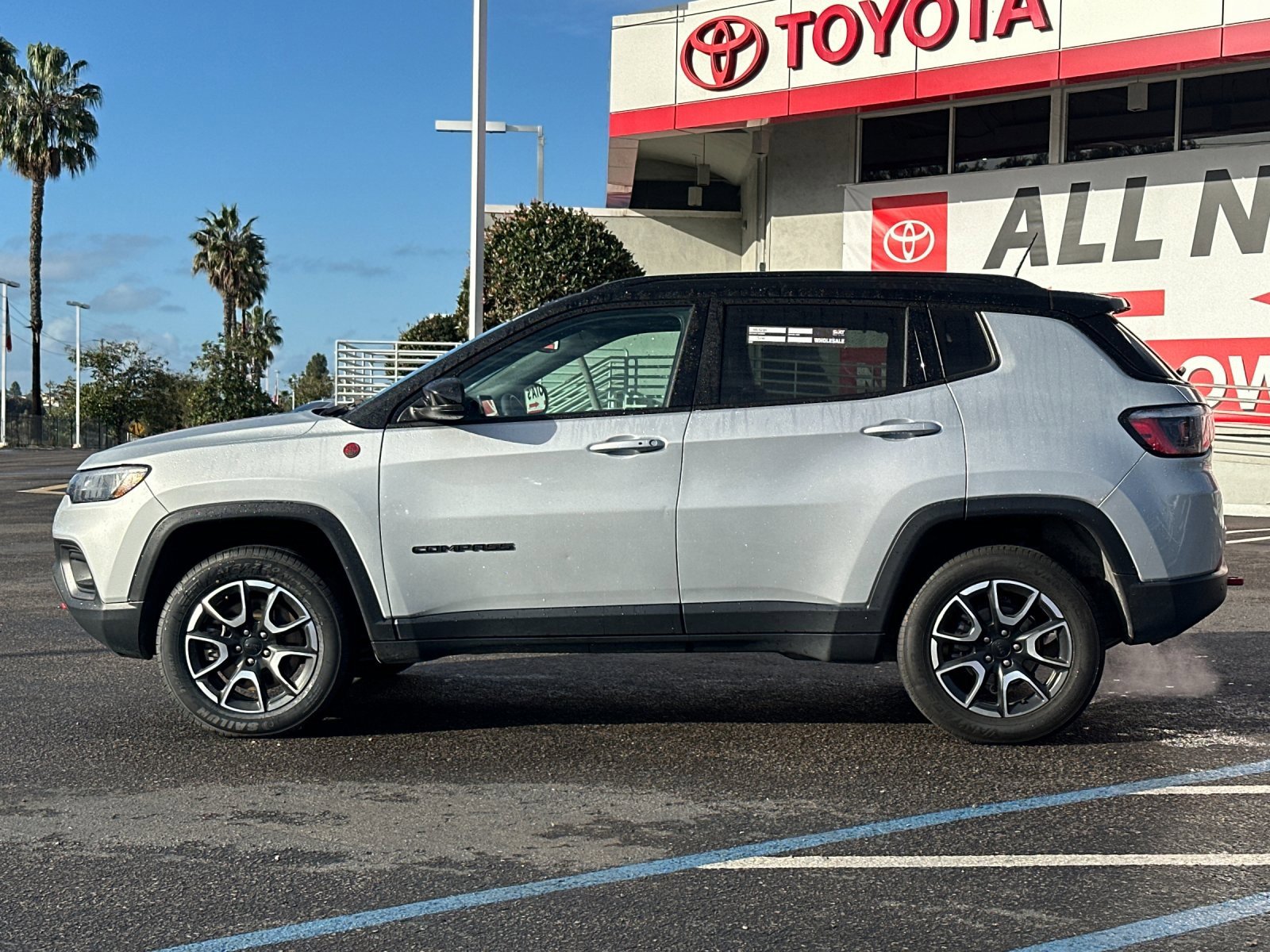 Used 2024 Jeep Compass Trailhawk image 2