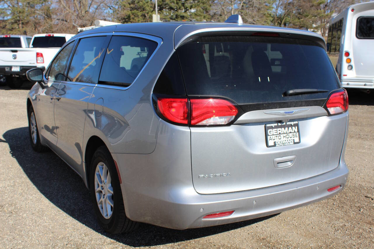 Used 2019 Chrysler Pacifica LX image 6