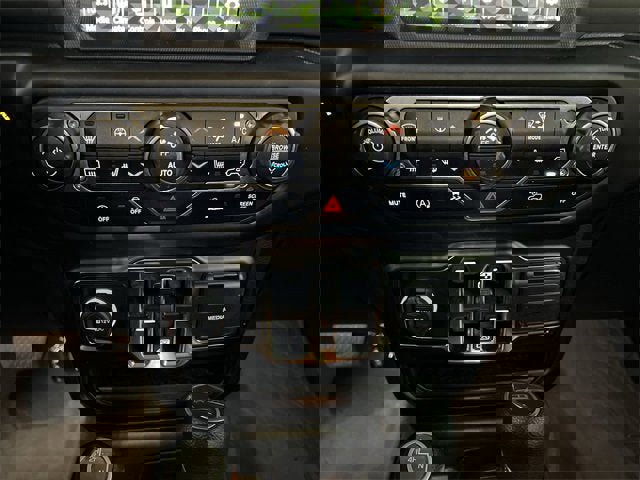 Used 2022 Jeep Gladiator Sport image 18