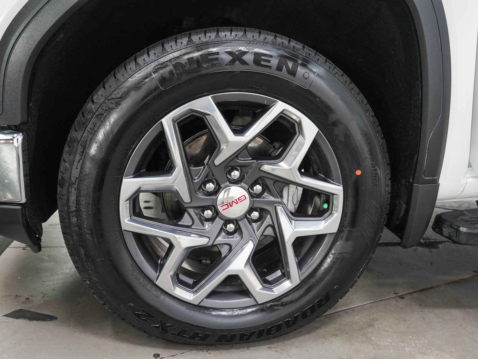 Used 2022 GMC Sierra 1500 SLT w/ SLT Premium Plus Package AWD/4WD image 32