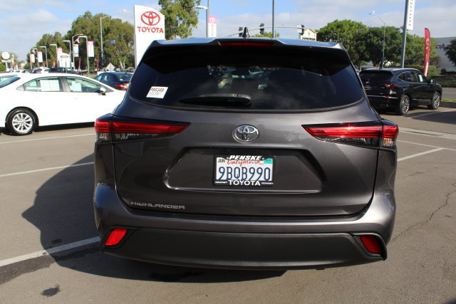Used 2022 Toyota Highlander LE FWD image 15