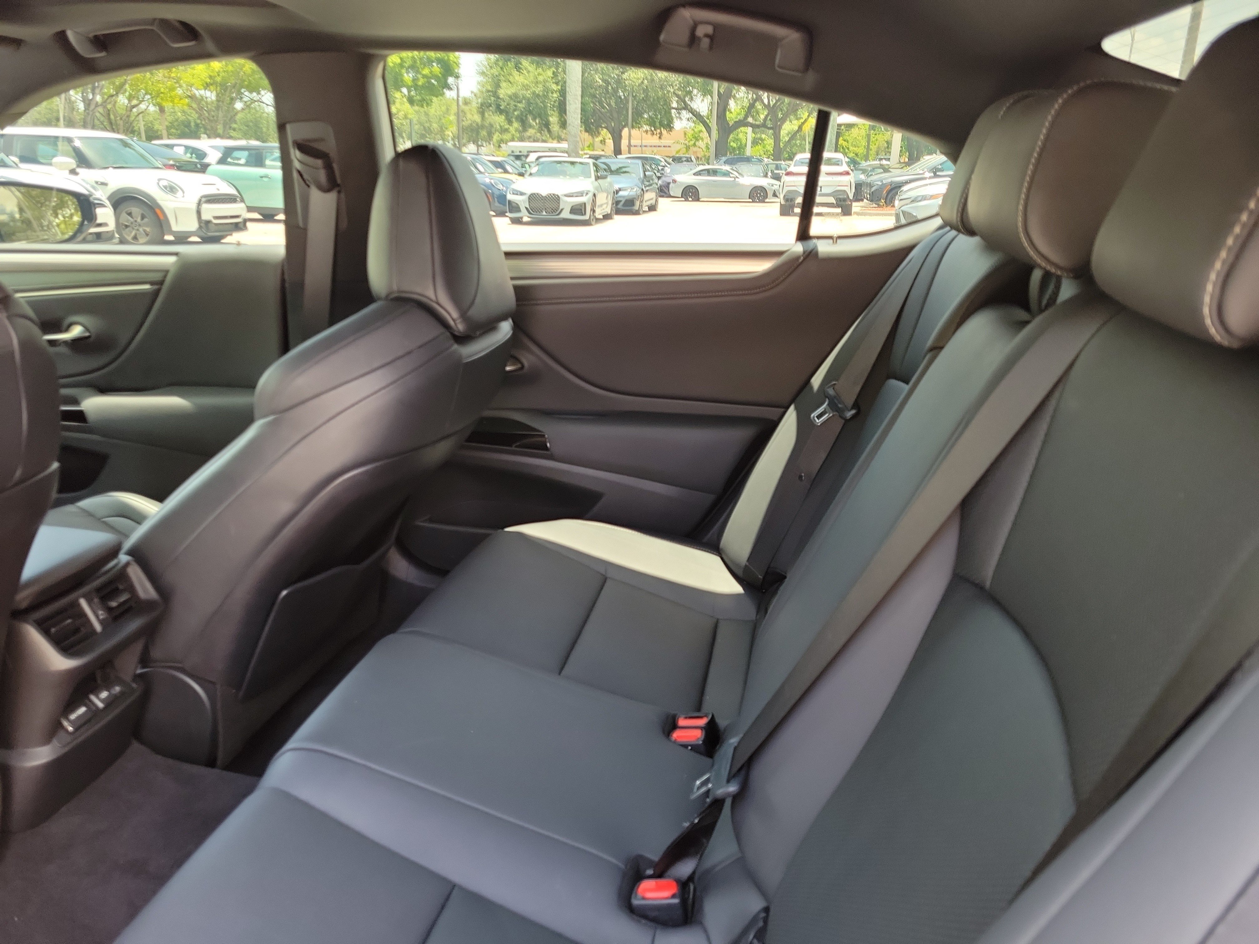 Used 2024 Lexus ES 350 F Sport w/ Accessory Package (Z2) FWD image 8