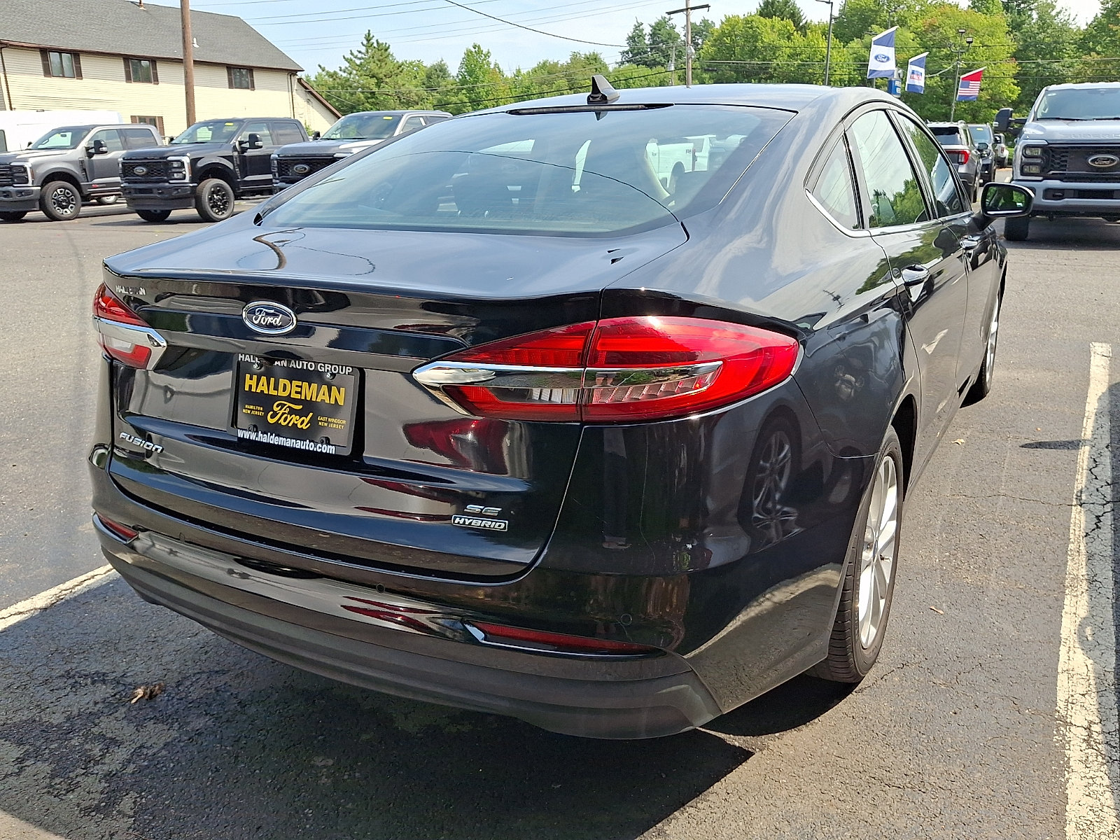 Used 2020 Ford Fusion SE FWD image 8