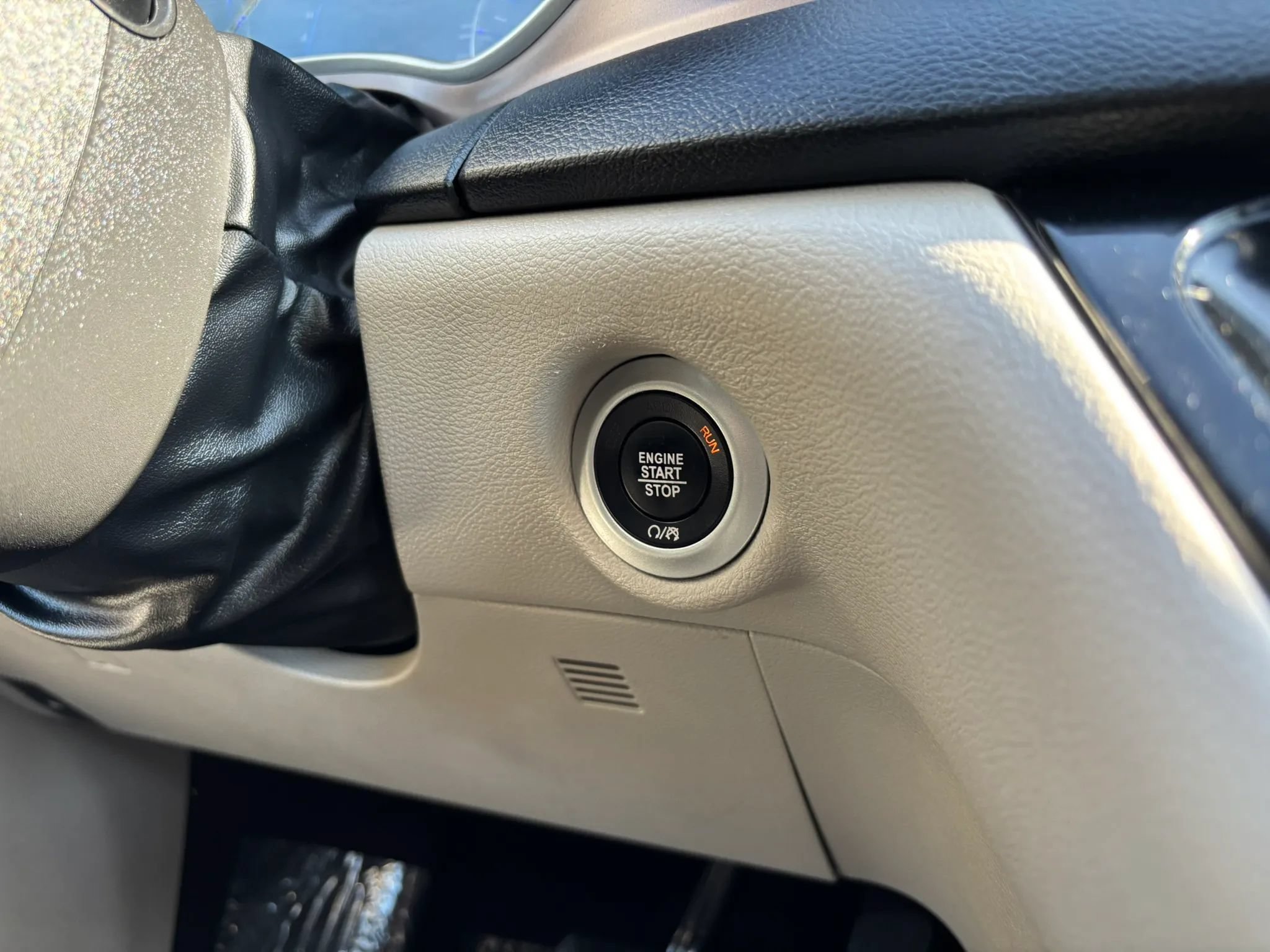 Used 2021 Chrysler Voyager L FWD image 23