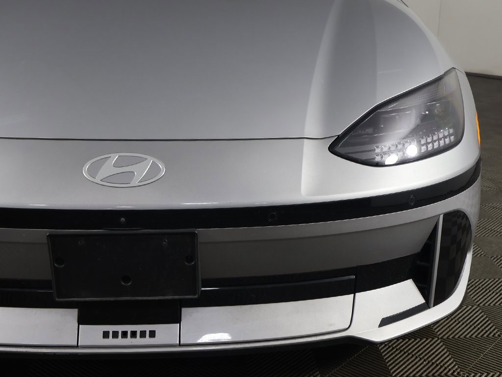 Used 2023 Hyundai Ioniq 6 Limited image 16