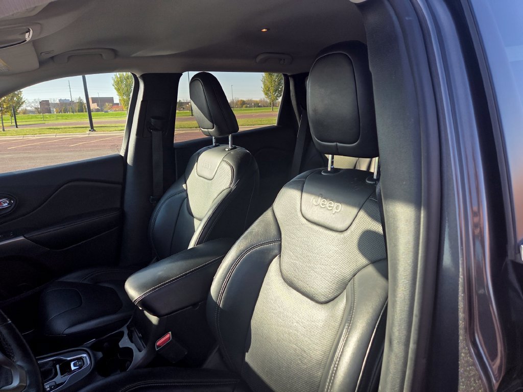 Used 2019 Jeep Cherokee Limited AWD/4WD image 6
