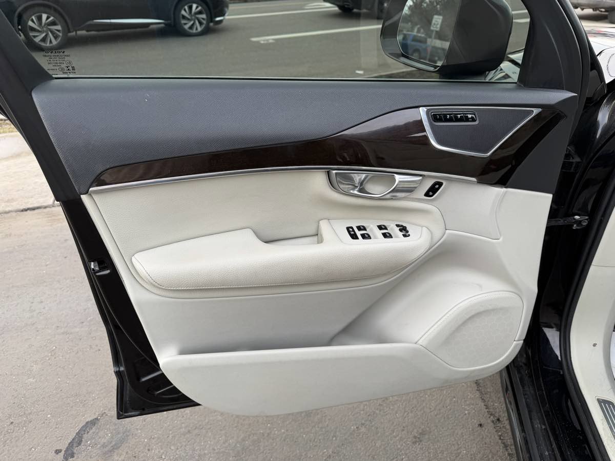 Used 2019 Volvo XC90 T5 Momentum w/ Protection Package Premier image 11