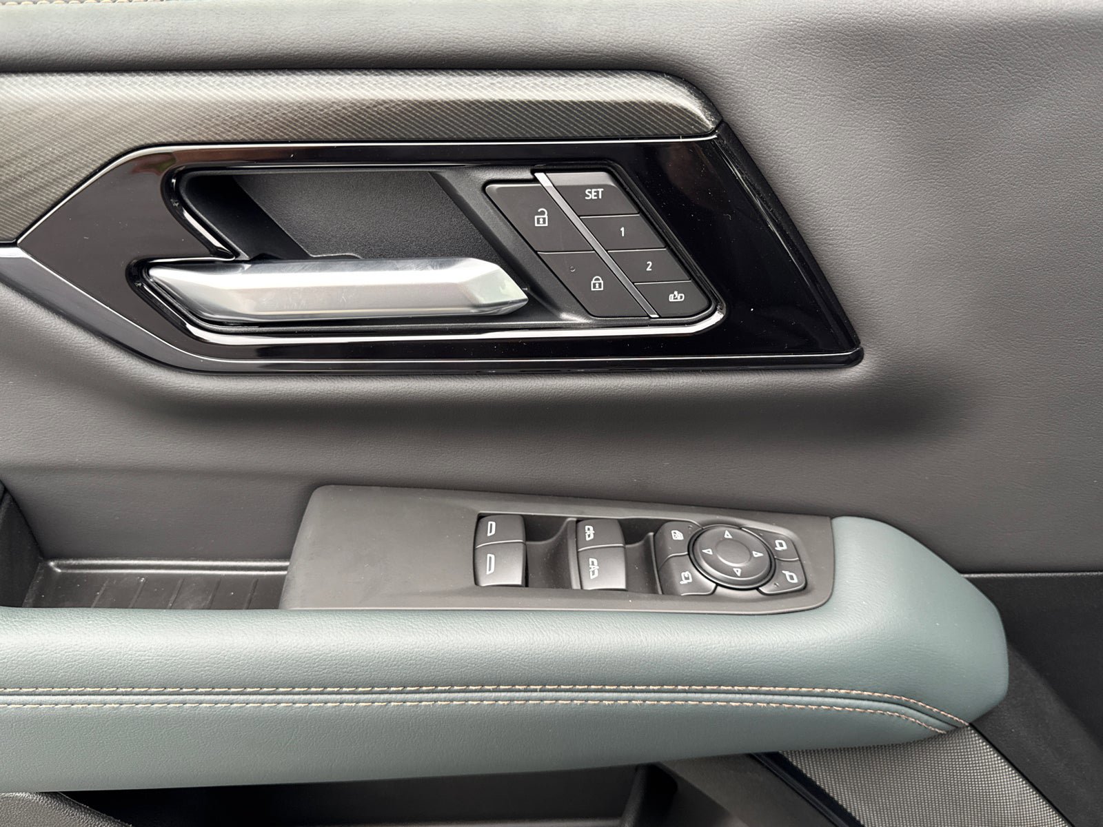 New 2026 GMC Yukon AT4 AWD/4WD image 33