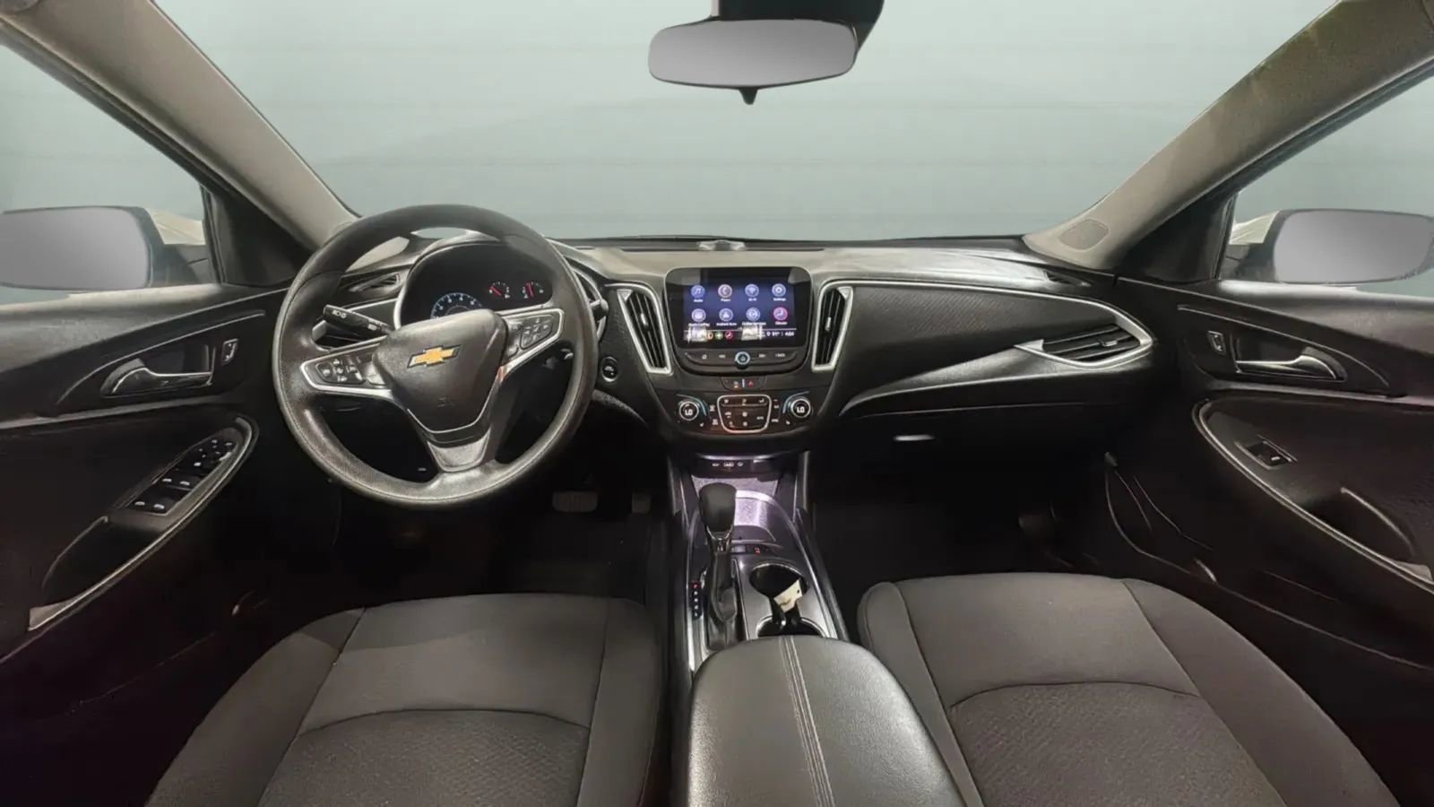 Used 2025 Chevrolet Malibu LT FWD image 9