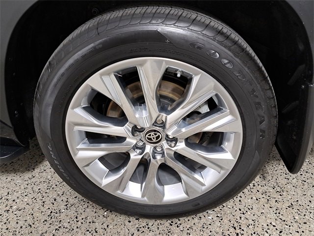 Used 2024 Toyota Highlander Limited image 8
