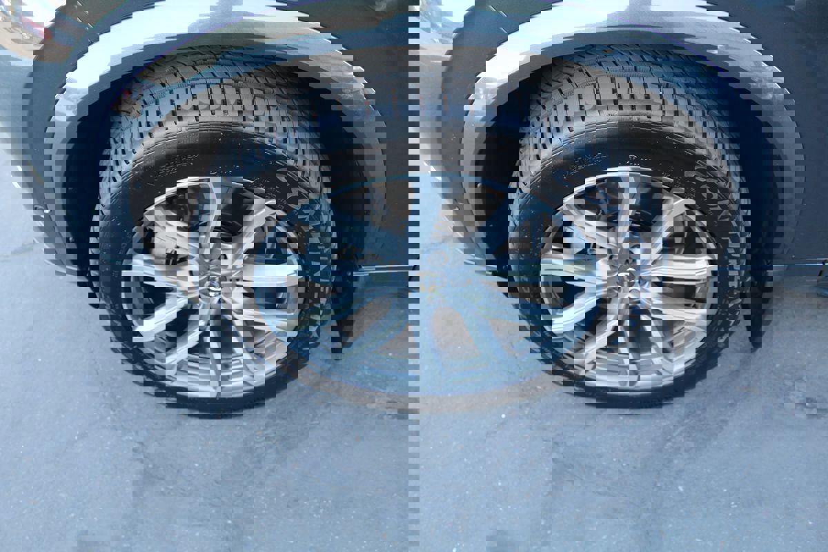 Used 2017 Volvo XC90 T6 Momentum w/ Vision Package image 12