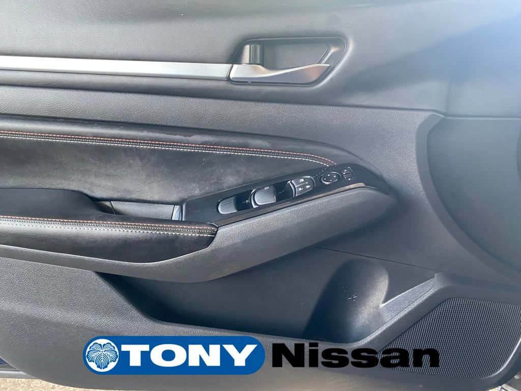 Used 2023 Nissan Altima 2.5 SR w/ SR Premium Package FWD image 13
