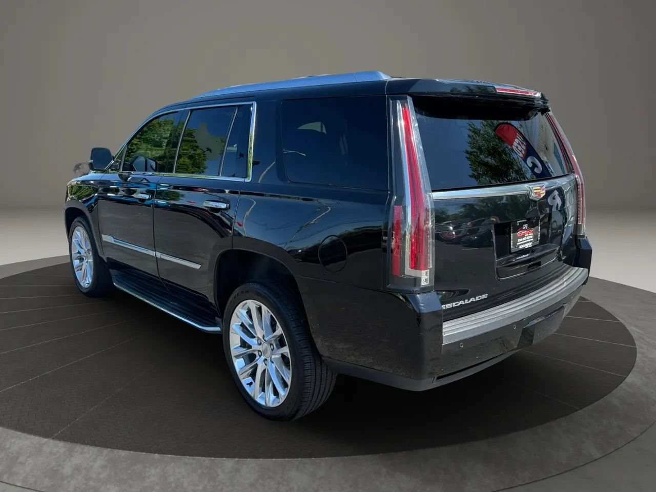 Used 2018 Cadillac Escalade Luxury AWD/4WD image 9