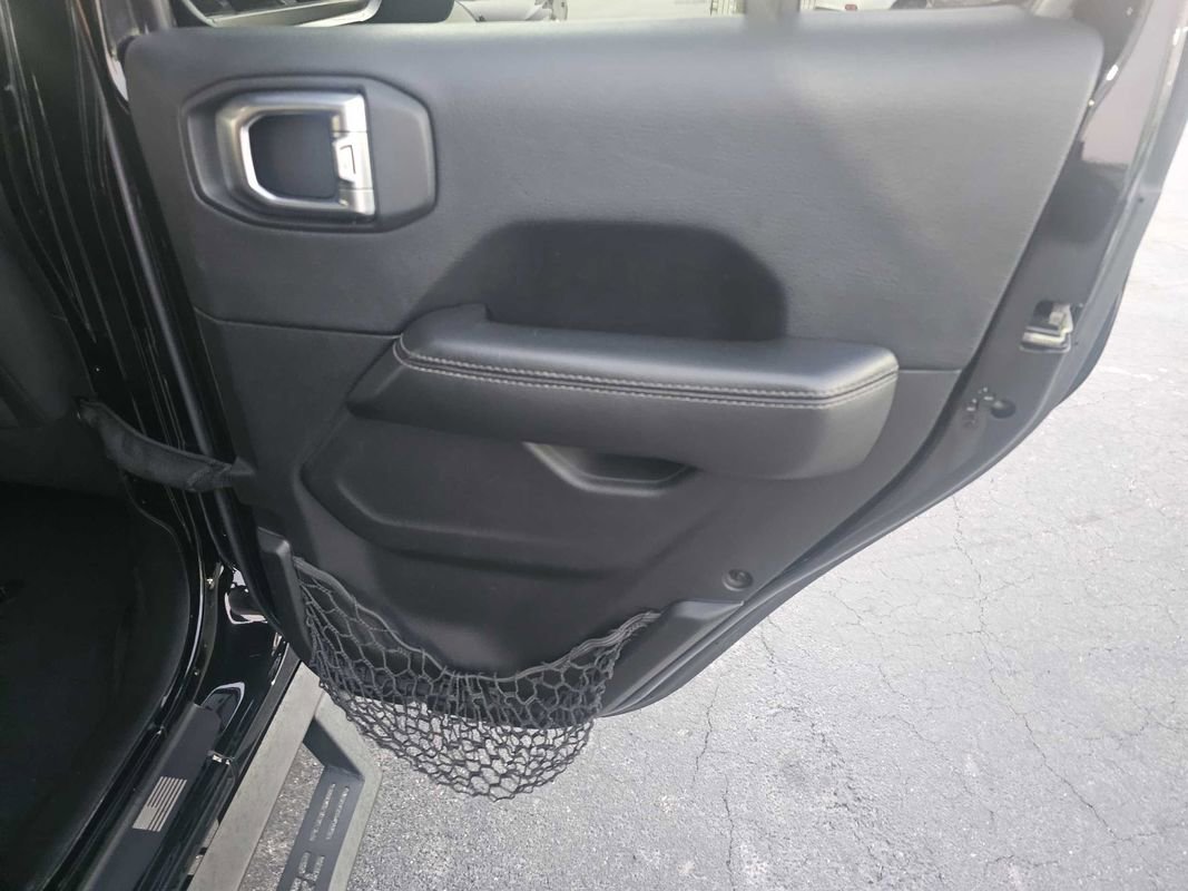 Used 2018 Jeep Wrangler Unlimited Sahara image 19