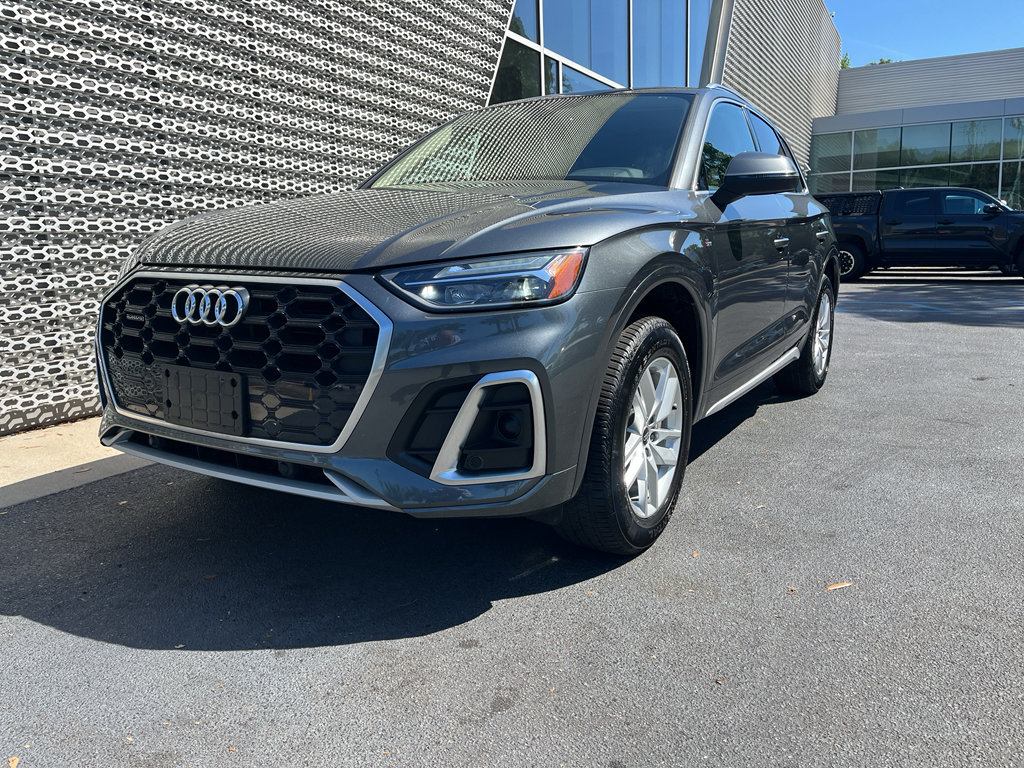 Used 2023 Audi Q5 2.0T Premium w/ Convenience Package AWD/4WD image 2