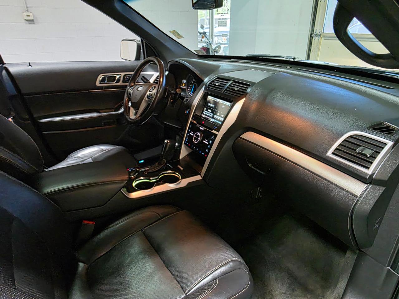 Used 2015 Ford Explorer Sport w/ Equipment Group 401A AWD/4WD image 28