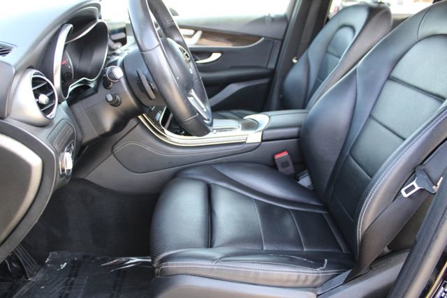 Used 2020 Mercedes-Benz GLC 300 4MATIC image 29