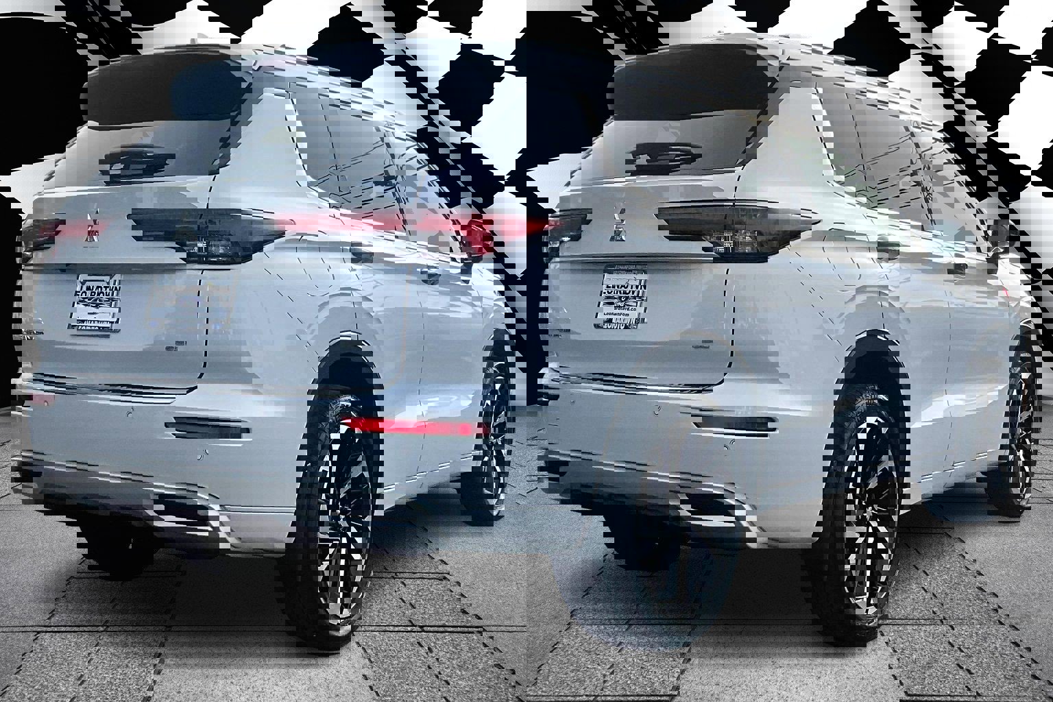 Used 2023 Mitsubishi Outlander SEL image 2