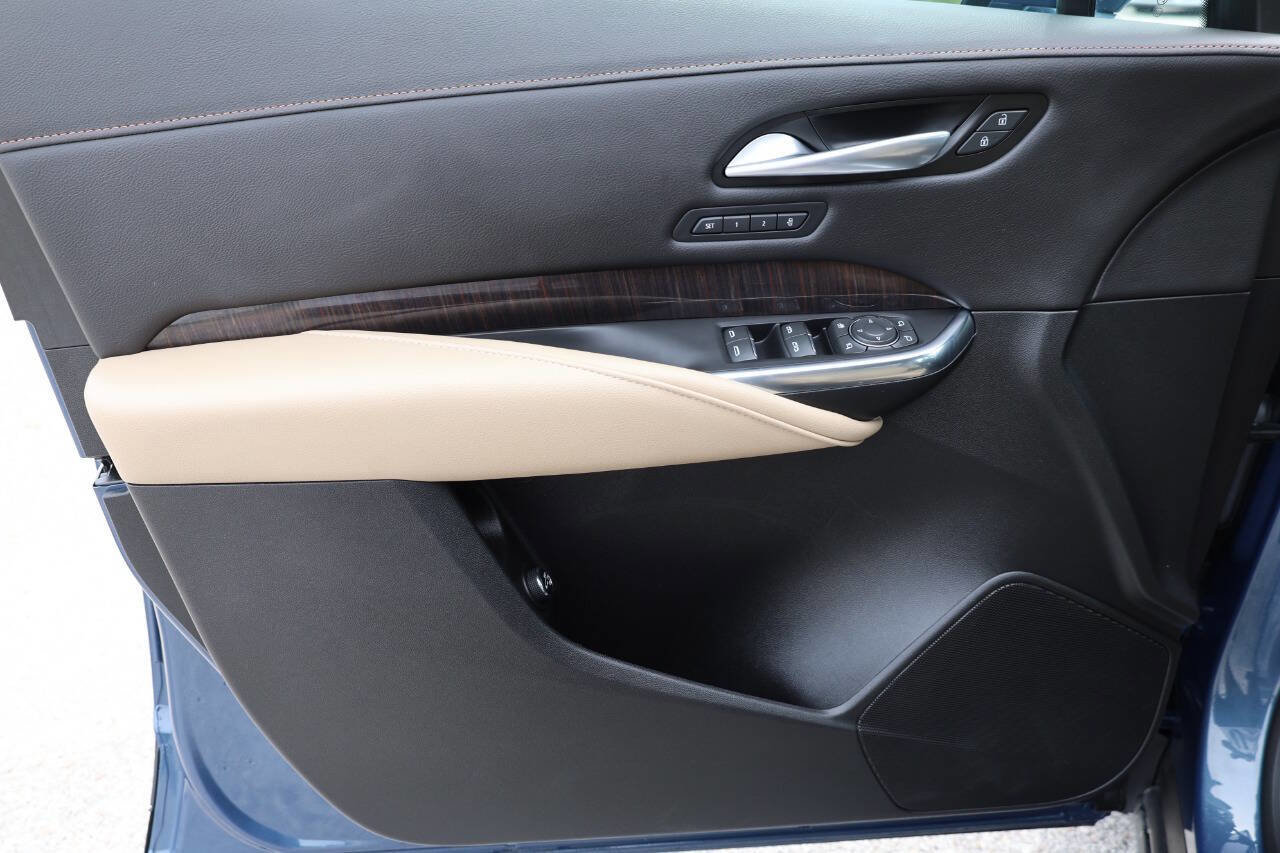 Used 2024 Cadillac XT4 Premium Luxury w/ Cold Weather Package image 12